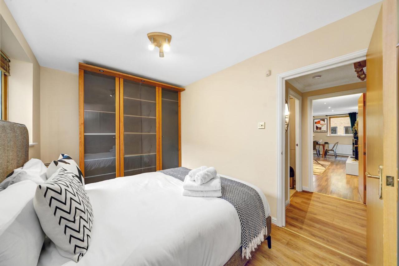 2 Bedroom Riverside Short Term & Flexible Renting Canary Wharf! Londra