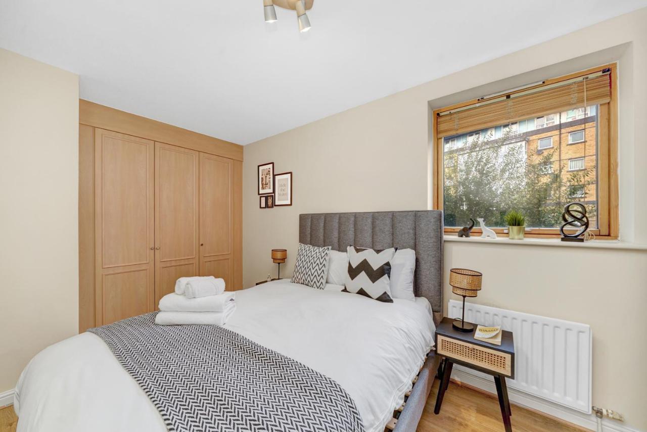 2 Bedroom Riverside Short Term & Flexible Renting Canary Wharf! * Londra