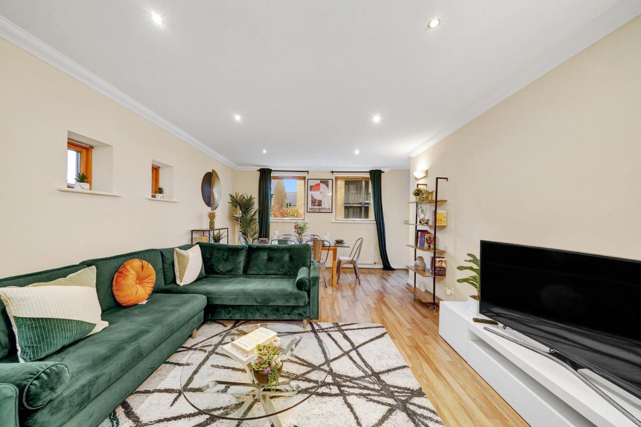 2 Bedroom Riverside Short Term & Flexible Renting Canary Wharf! * Londra