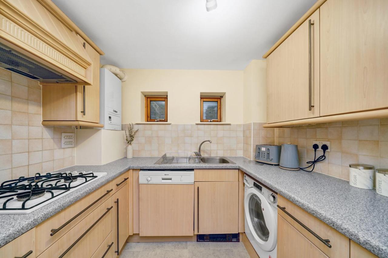 2 Bedroom Riverside Short Term & Flexible Renting Canary Wharf! * Londra