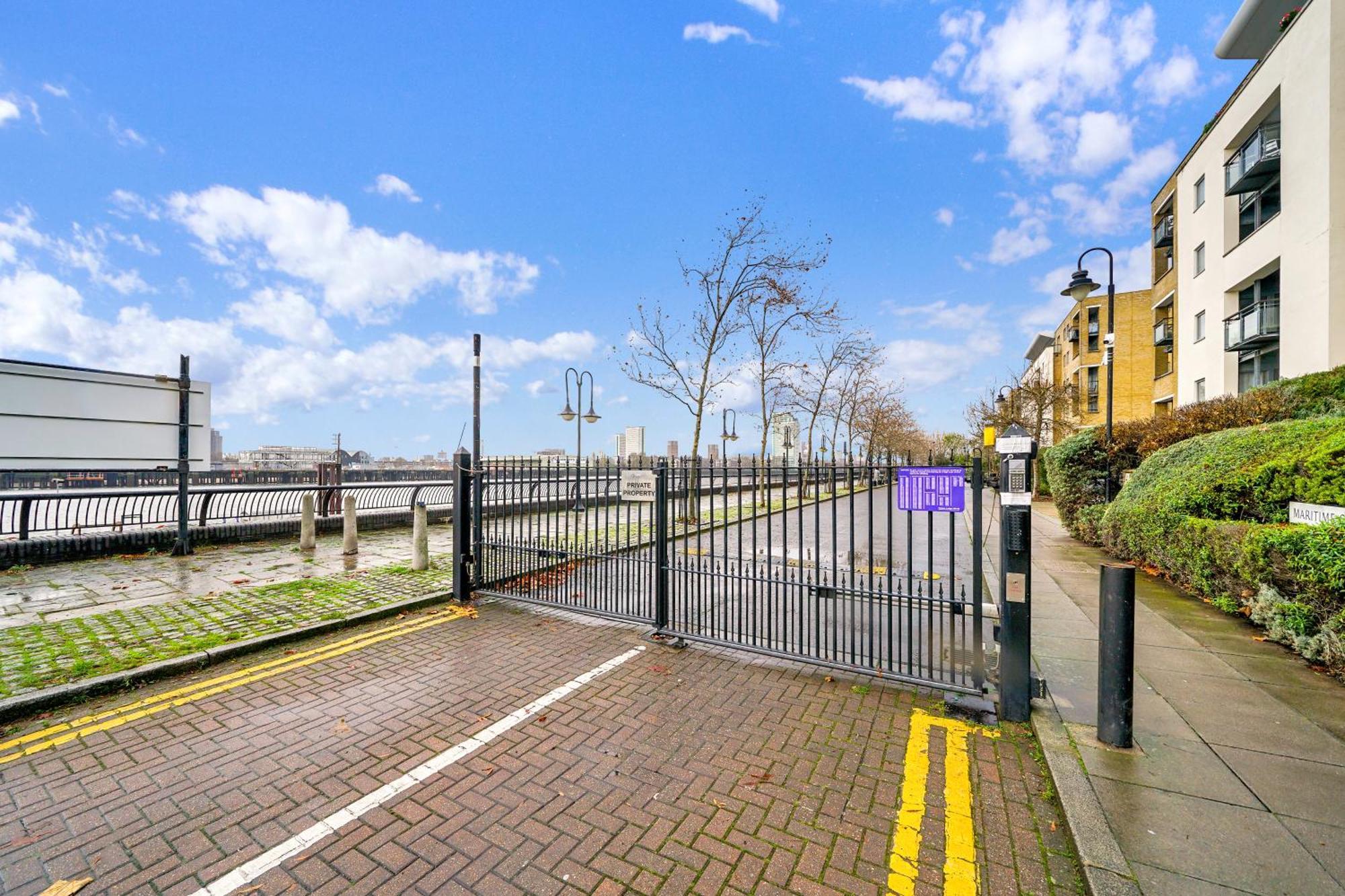 2 Bedroom Riverside Short Term & Flexible Renting Canary Wharf! Appartamento *